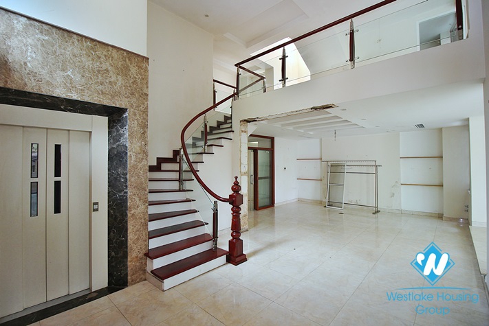 Lake view- House with big terrace for rent in Tay Ho, Hanoi